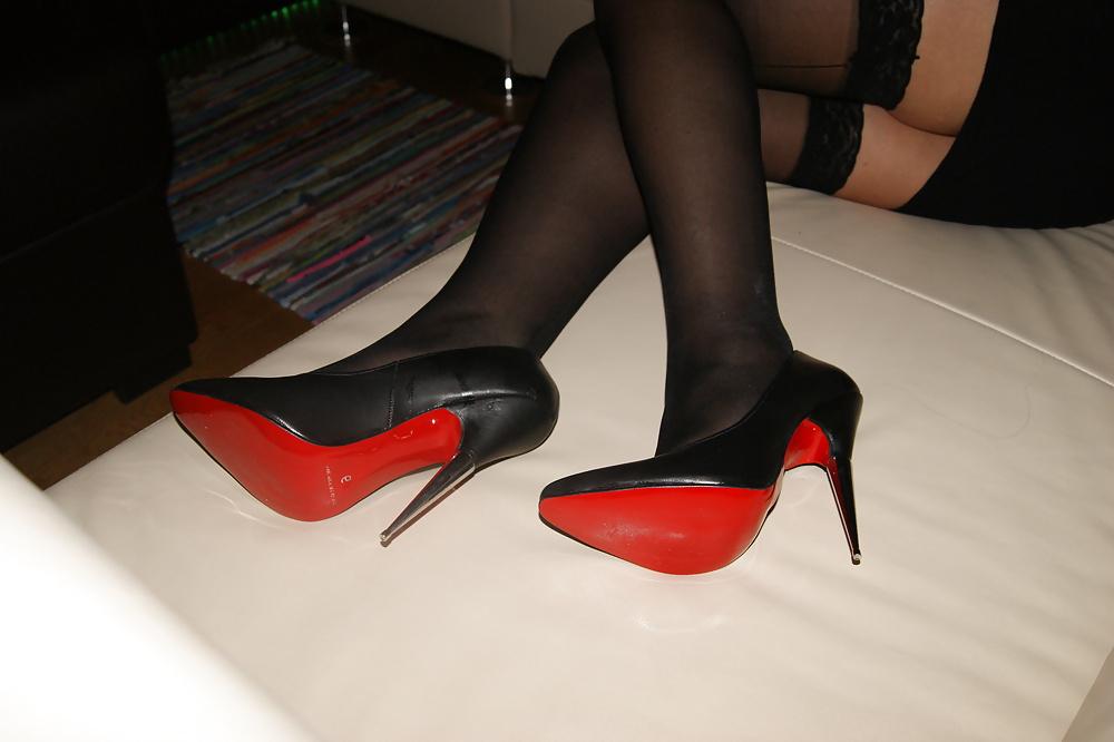 15P Ehefrau in high heels zu hause - wife in high heels at home