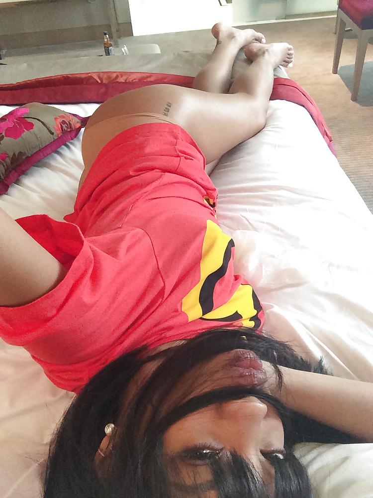 16P Rihanna Is A Very Naughty Lady