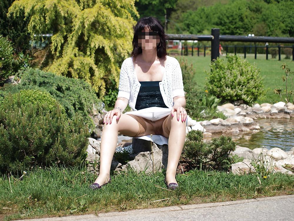 8P Nude in park