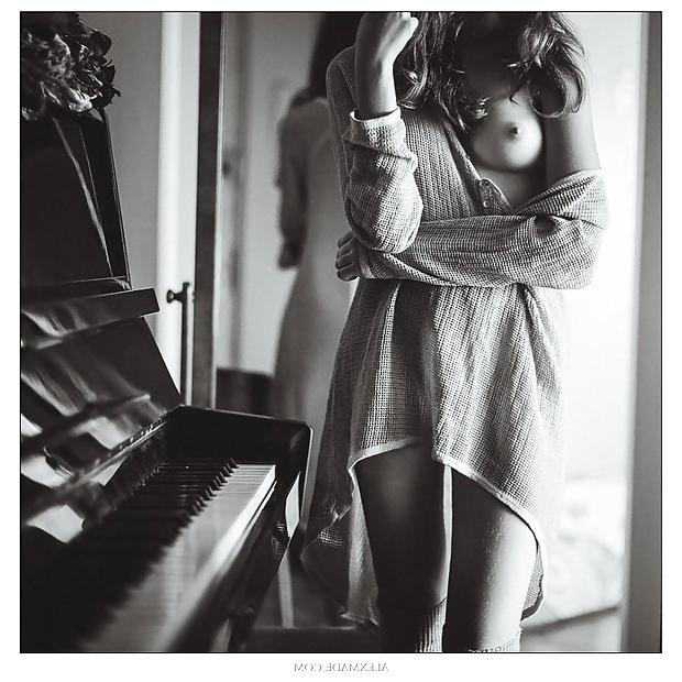 17P Perfect Storm - Beautiful Women by the Piano - Soft