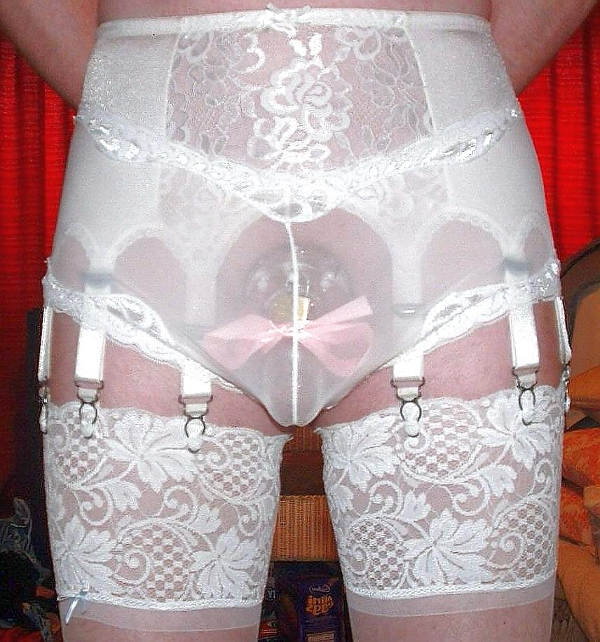 25P In Sissy Chastity