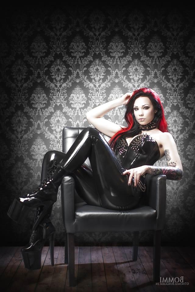 25P Love latex!