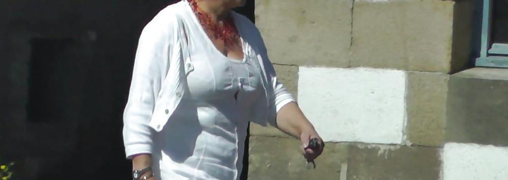 11P A sexy granny i know