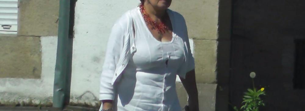 11P A sexy granny i know