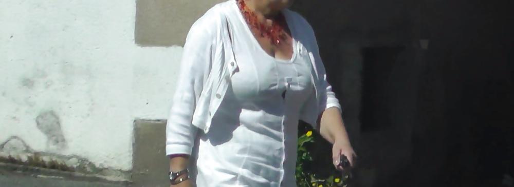 11P A sexy granny i know