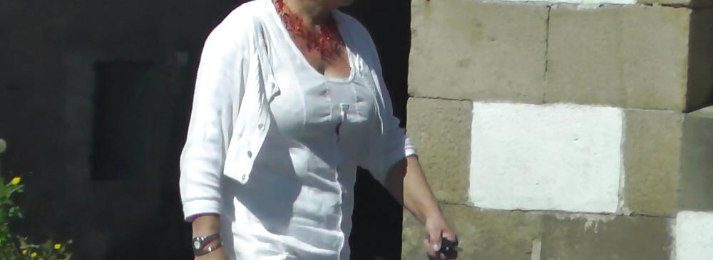 11P A sexy granny i know