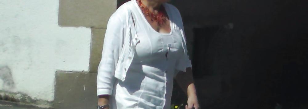 11P A sexy granny i know