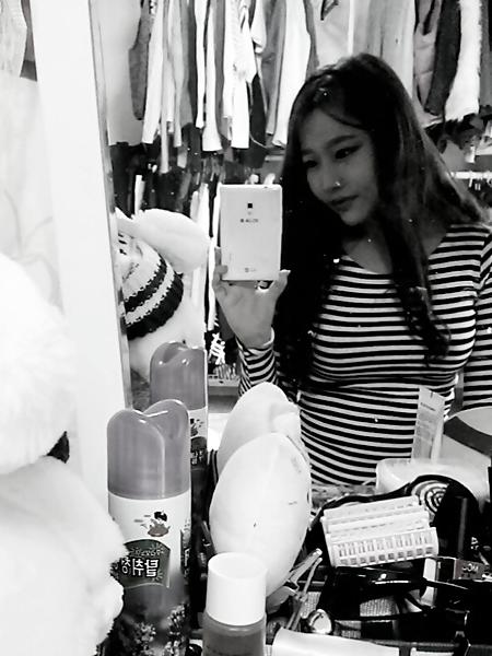 15P Korean Slut Loves To Take Selfies At Home