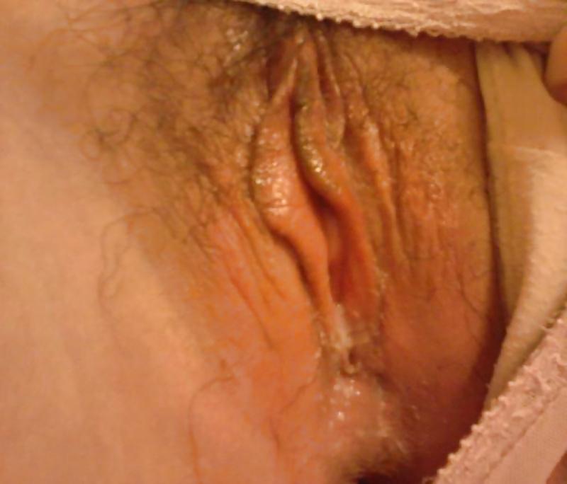 15P Korean girl nude at home