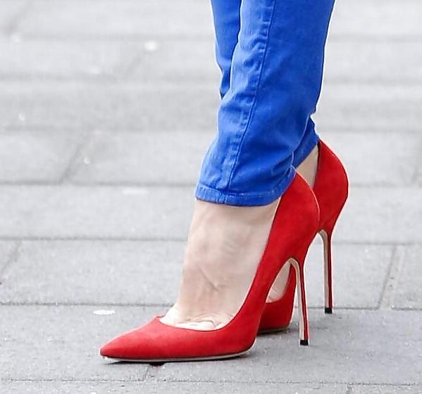25P Ballbusting Heels & Domination