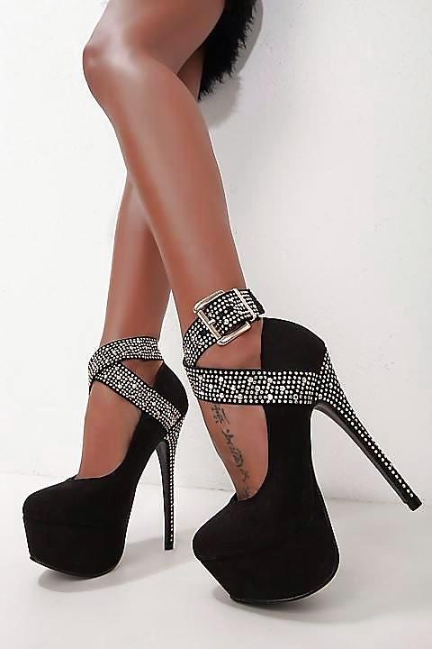25P Ballbusting Heels & Domination