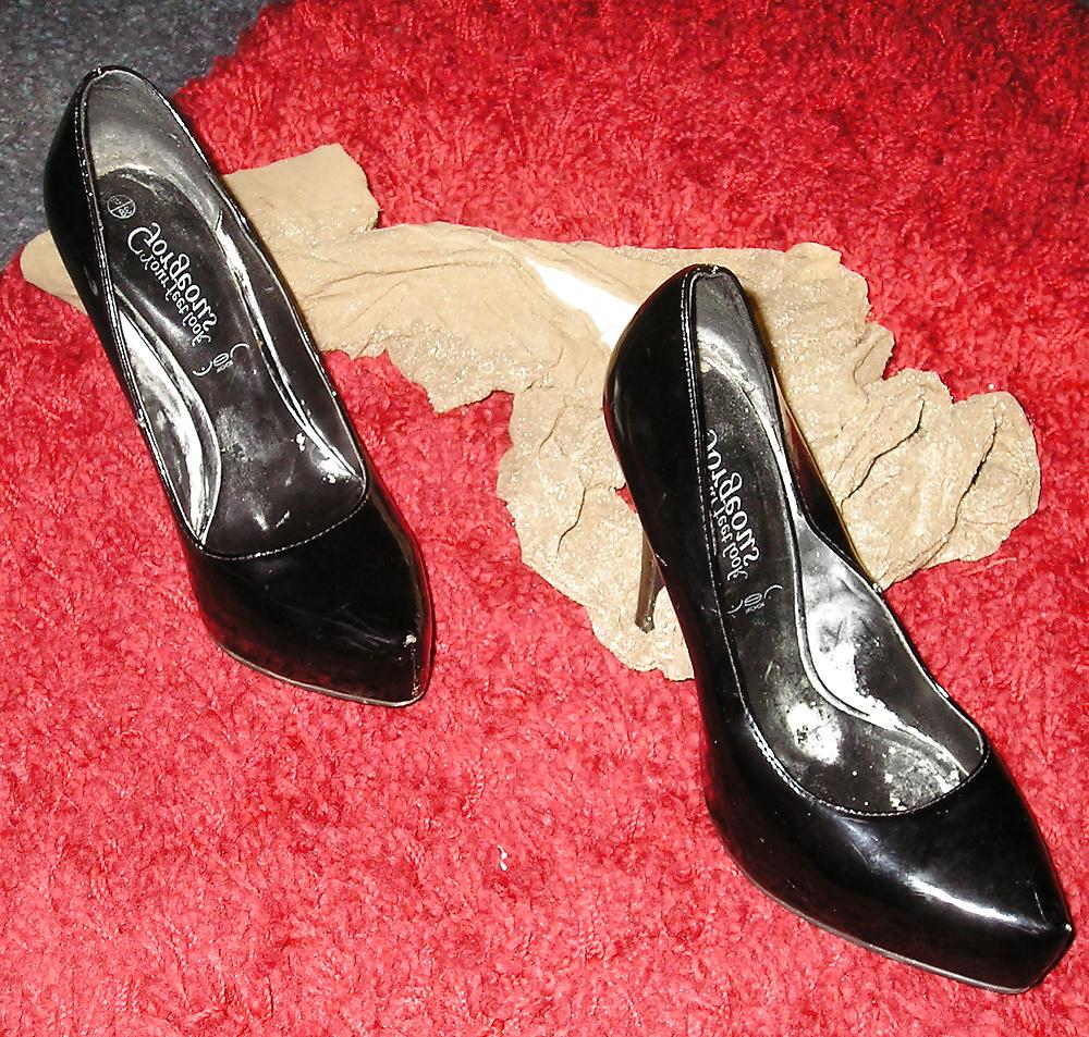 7P Not my girlfriends very worn tights pantyhose and heels