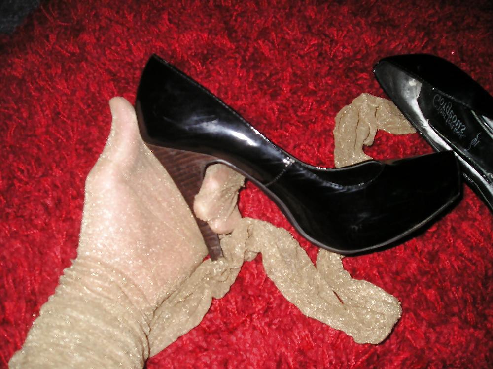 7P Not my girlfriends very worn tights pantyhose and heels