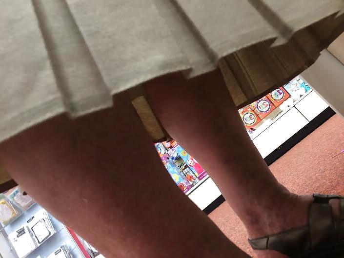 9P Mature upskirt 09 10 14
