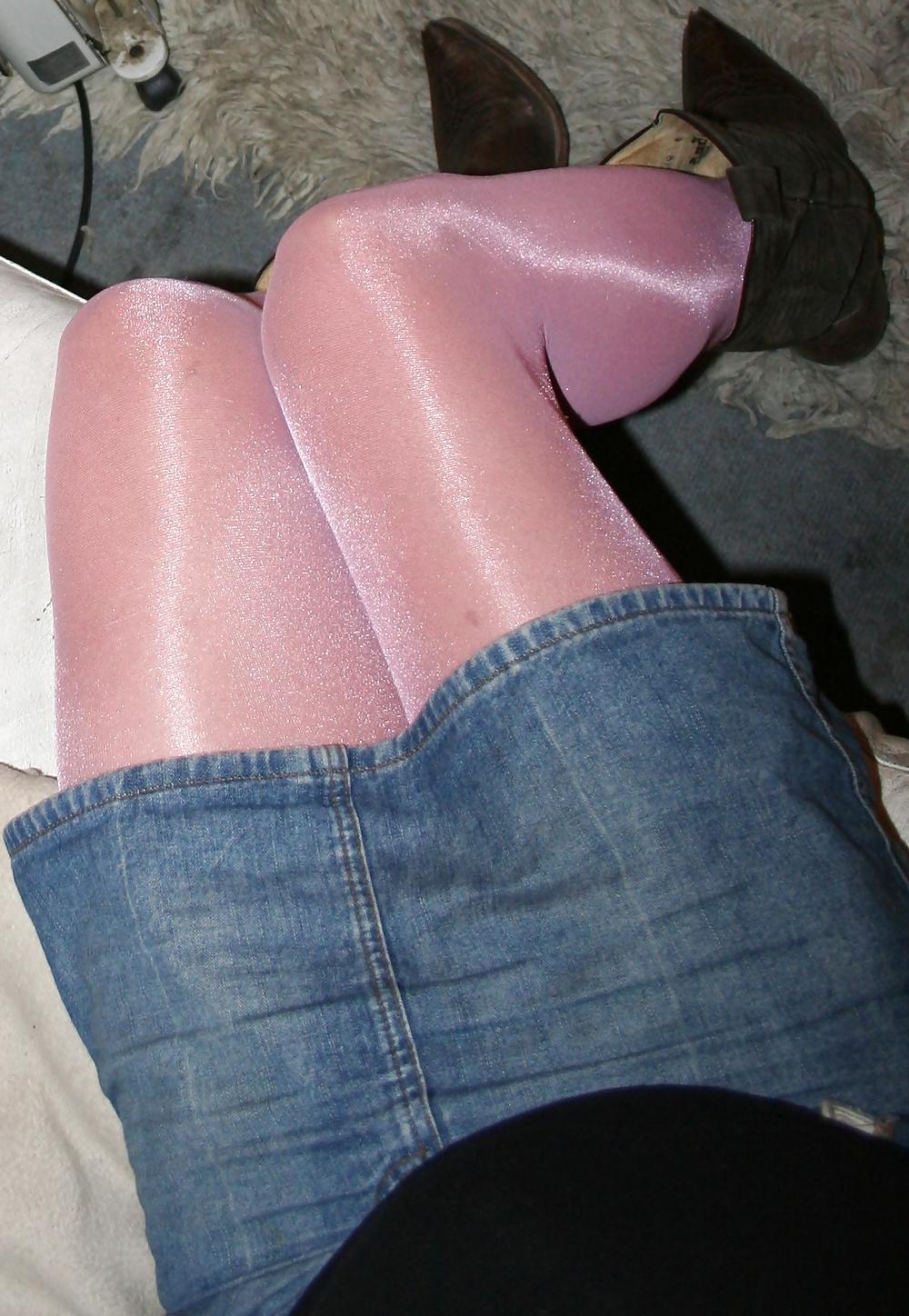 17P Long Legs in Pink Pantyhose