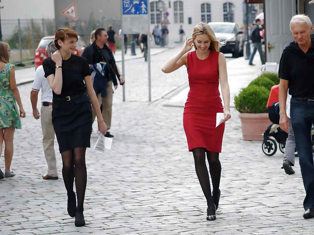 25P She's Soo Sexy In Pantyhose!!