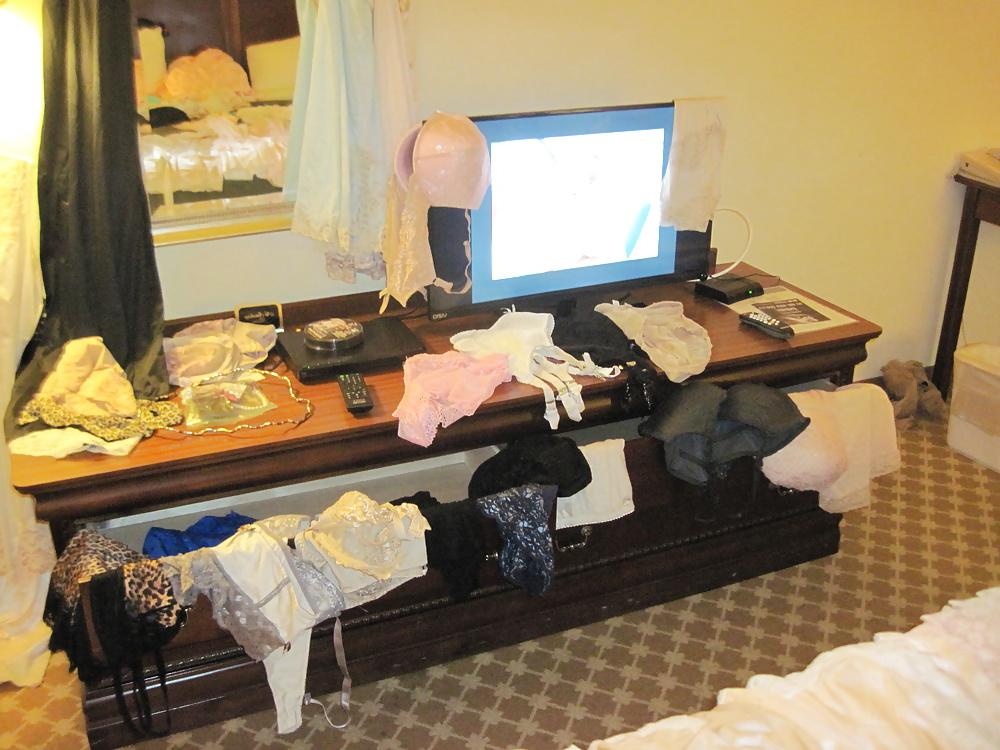 13P Doll up time in the hotel