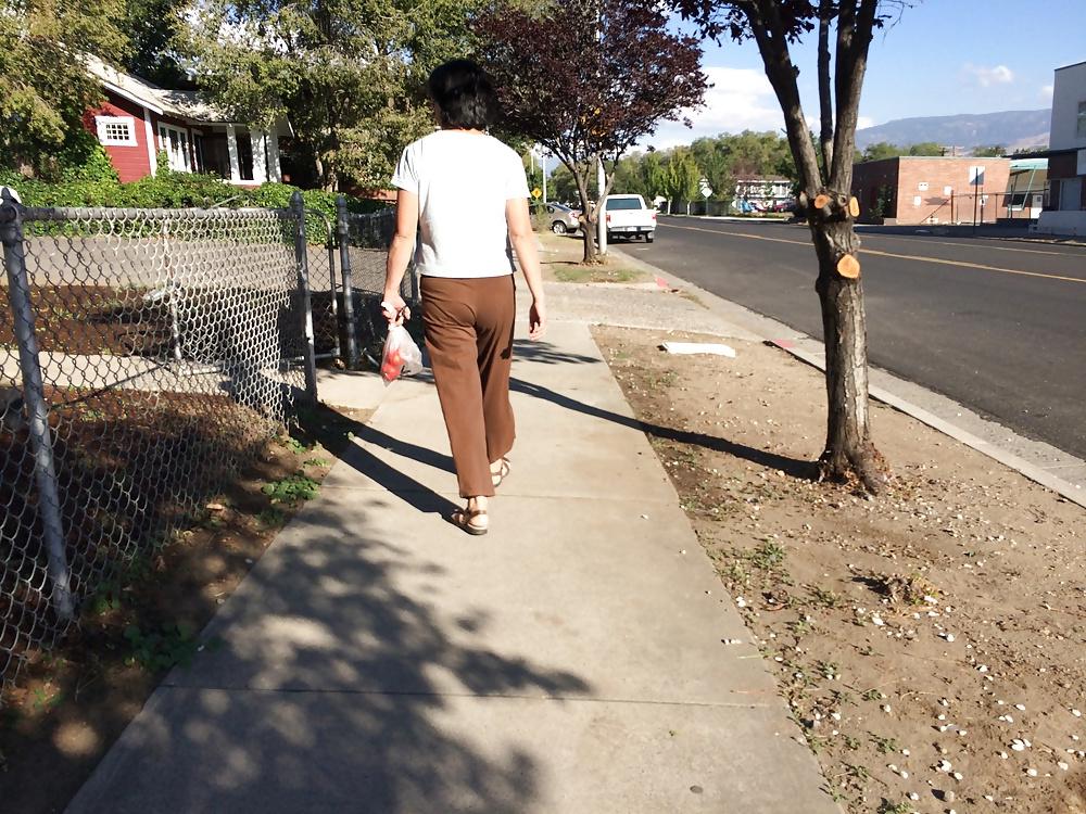 7P Candid slender 30ish Filipina in pants sweet ass some vpl
