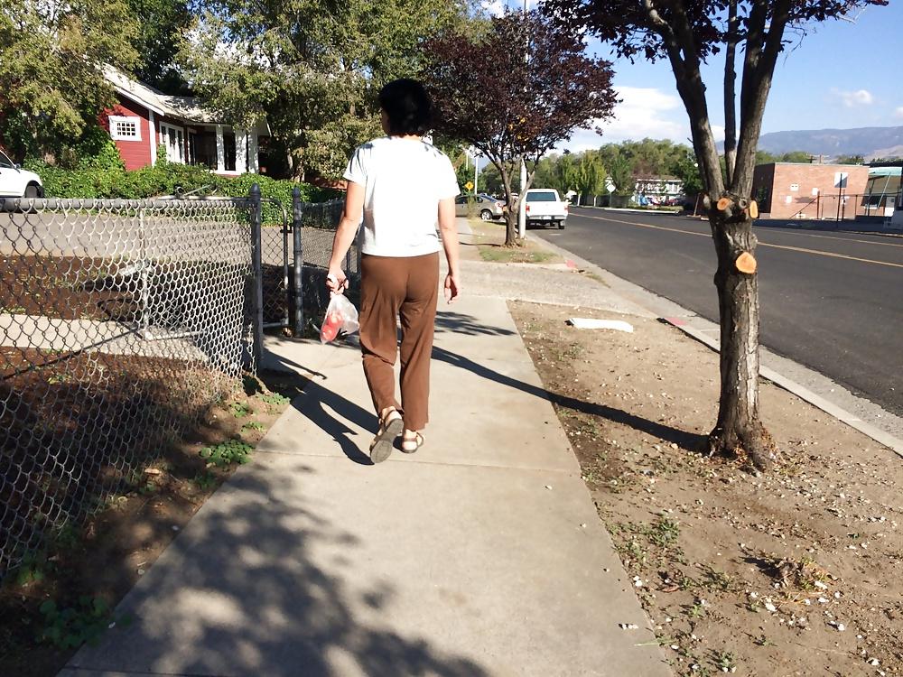 7P Candid slender 30ish Filipina in pants sweet ass some vpl