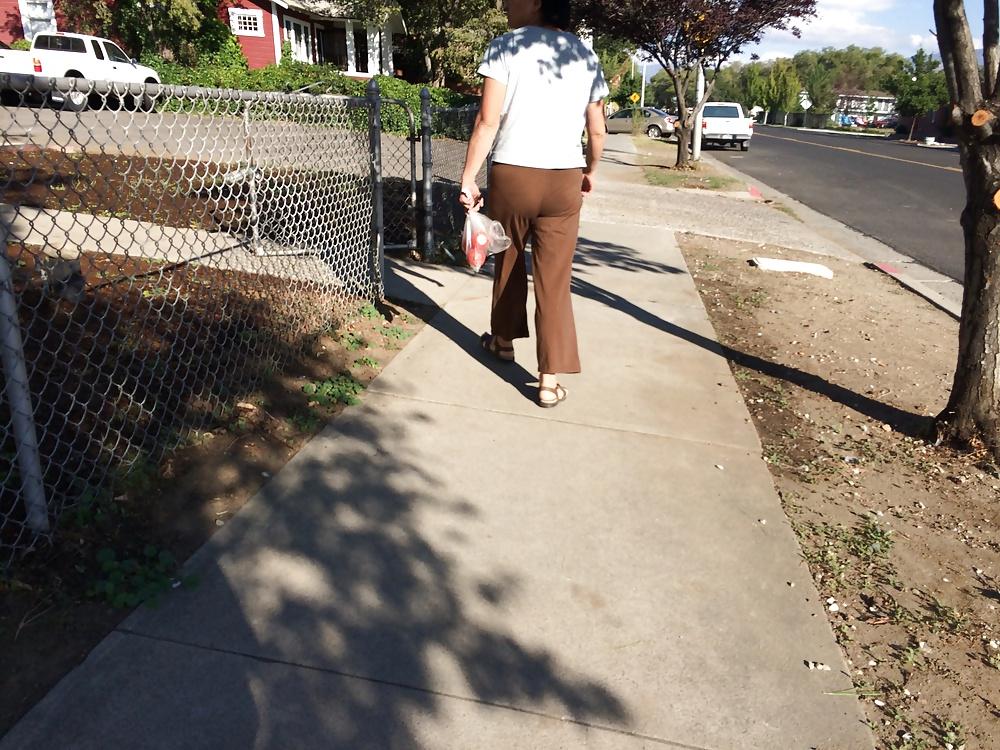 7P Candid slender 30ish Filipina in pants sweet ass some vpl
