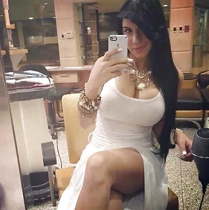 25P Bombshell latina