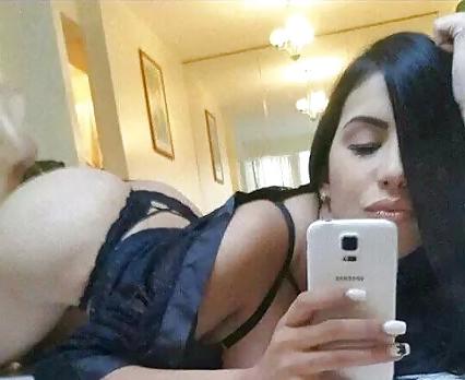 25P Bombshell latina