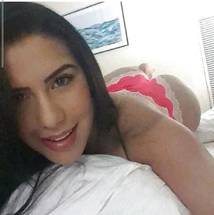 25P Bombshell latina