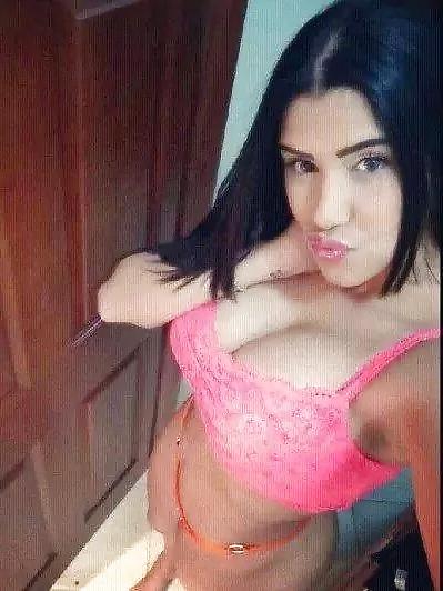25P Bombshell latina