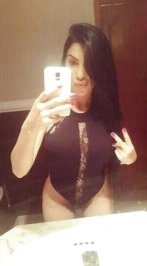 25P Bombshell latina