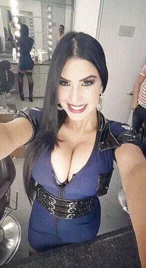 25P Bombshell latina