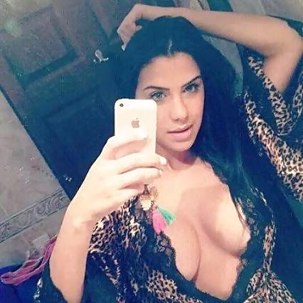 25P Bombshell latina