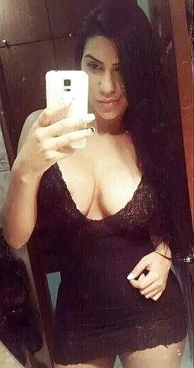 25P Bombshell latina