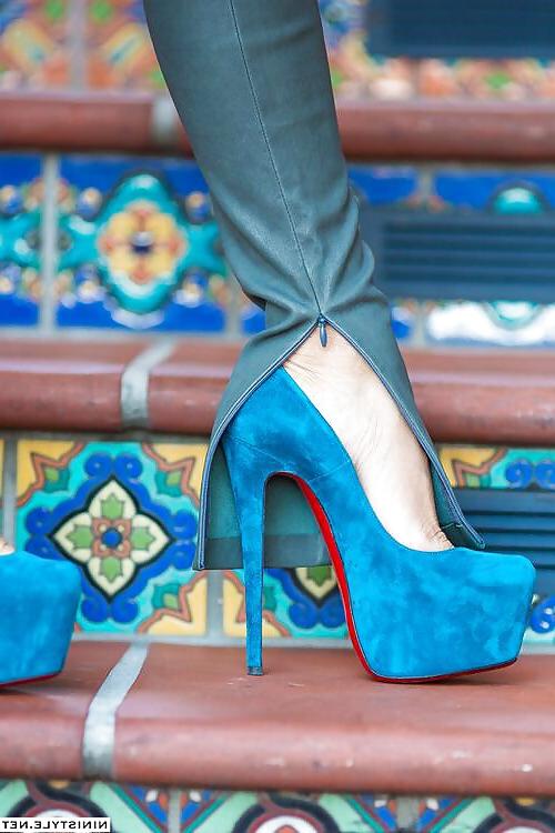 20P Ballbusting High Heels 4