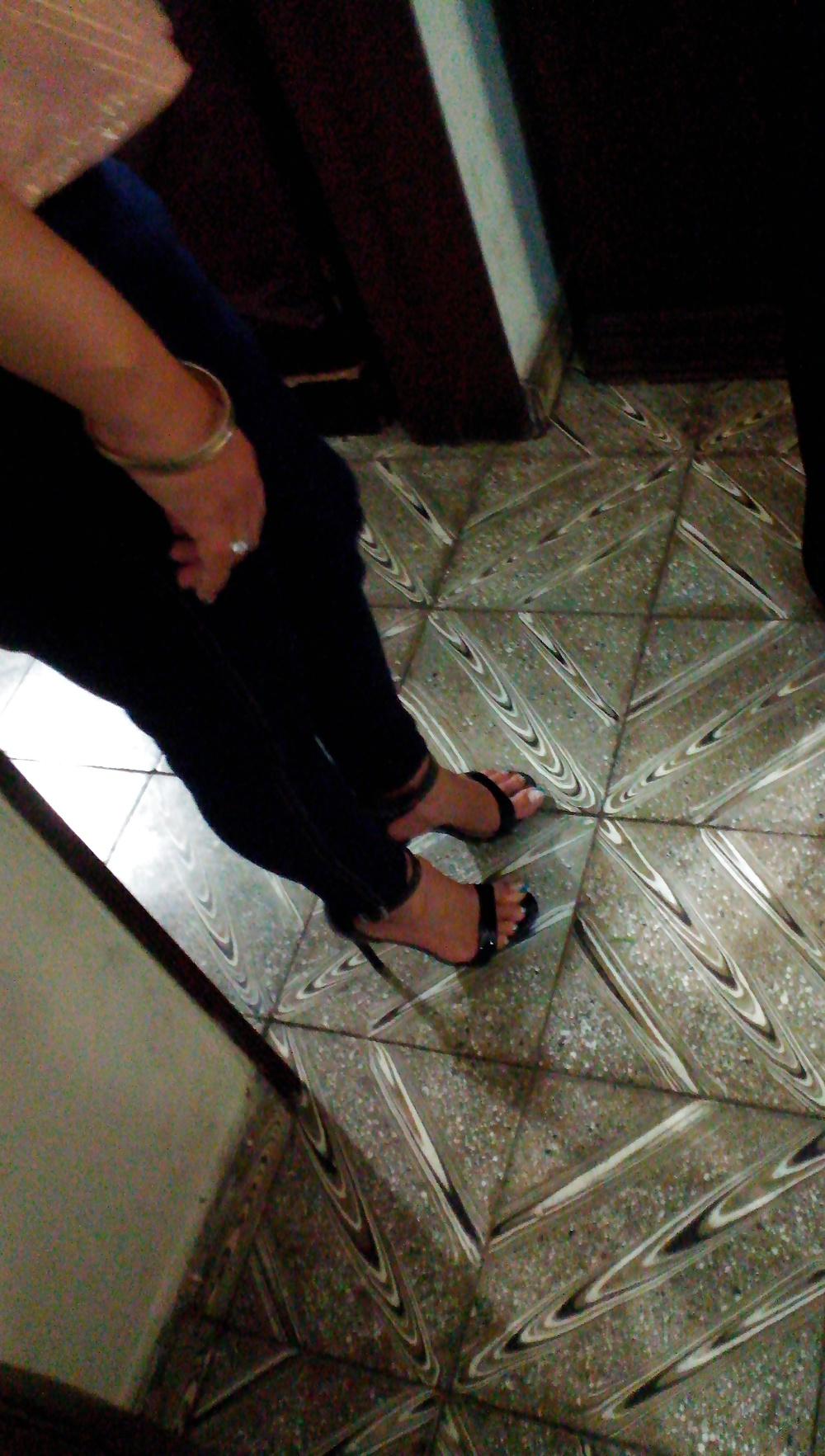 4P Sexy latina feet