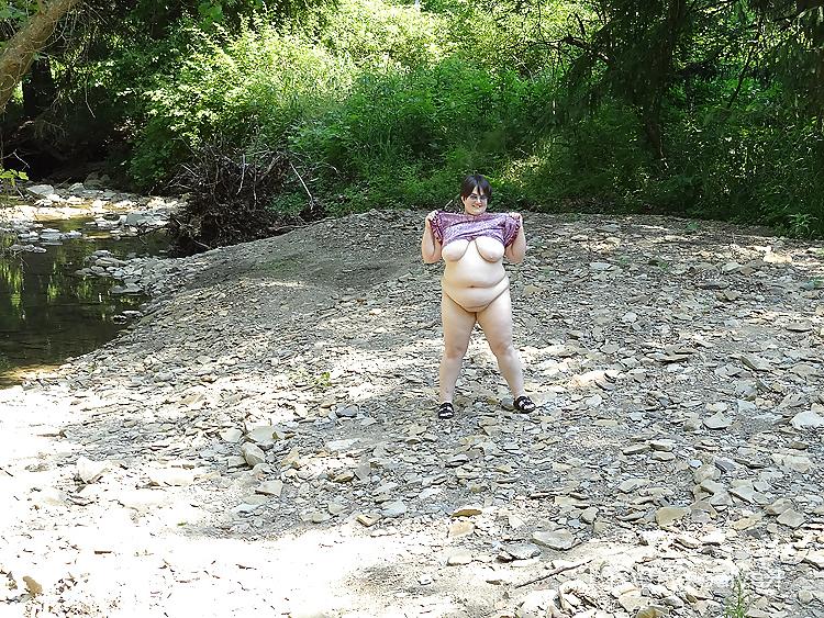 25P Kaylee at roadside park