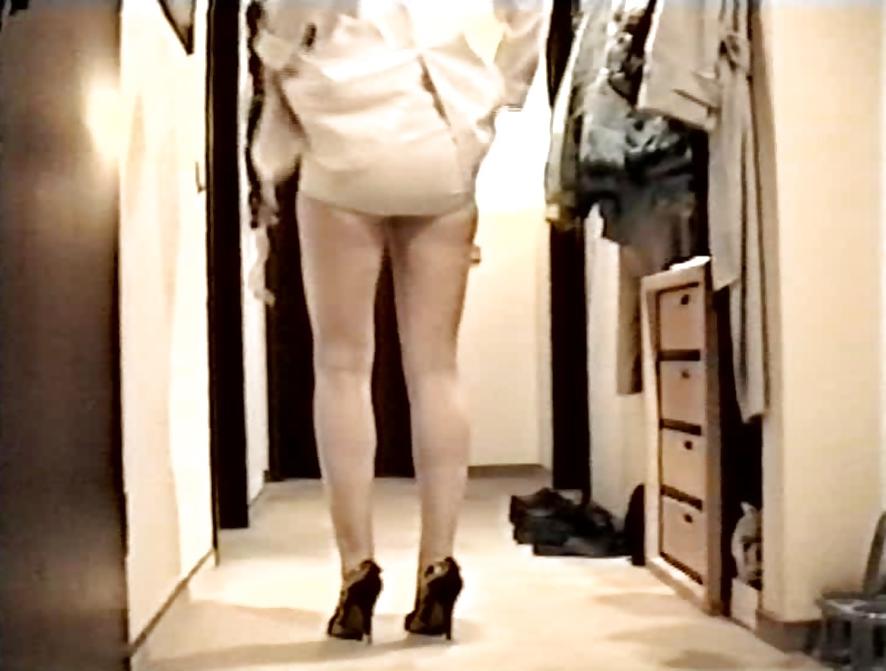12P SAG - Long Legged Babe Wht Tight Skirt 01