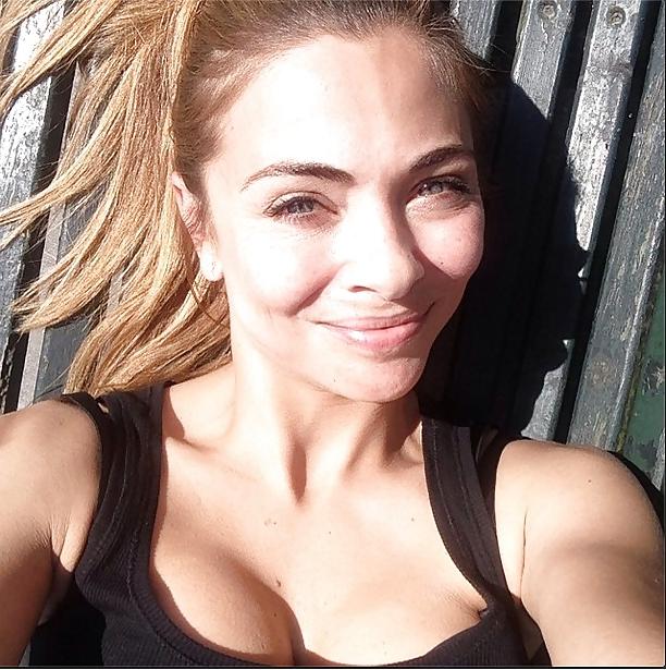 16P Famous Dutch Georgina Verbaan