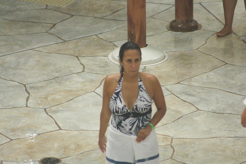 25P Candid water park sluts
