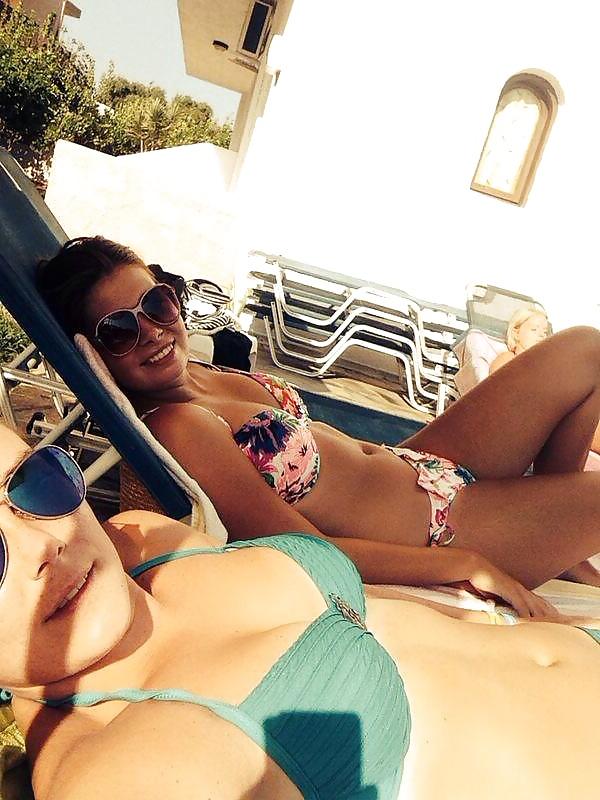 10P Holiday girls
