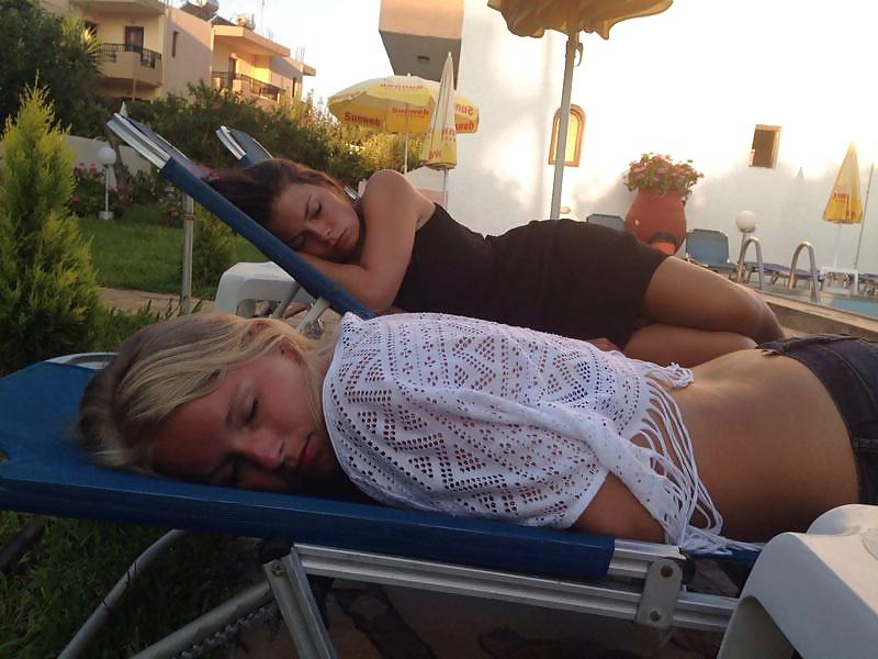 10P Holiday girls