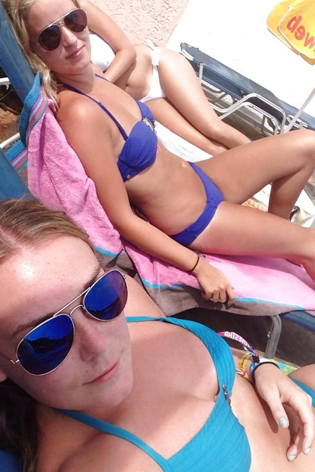 10P Holiday girls