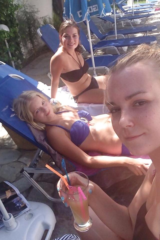 10P Holiday girls