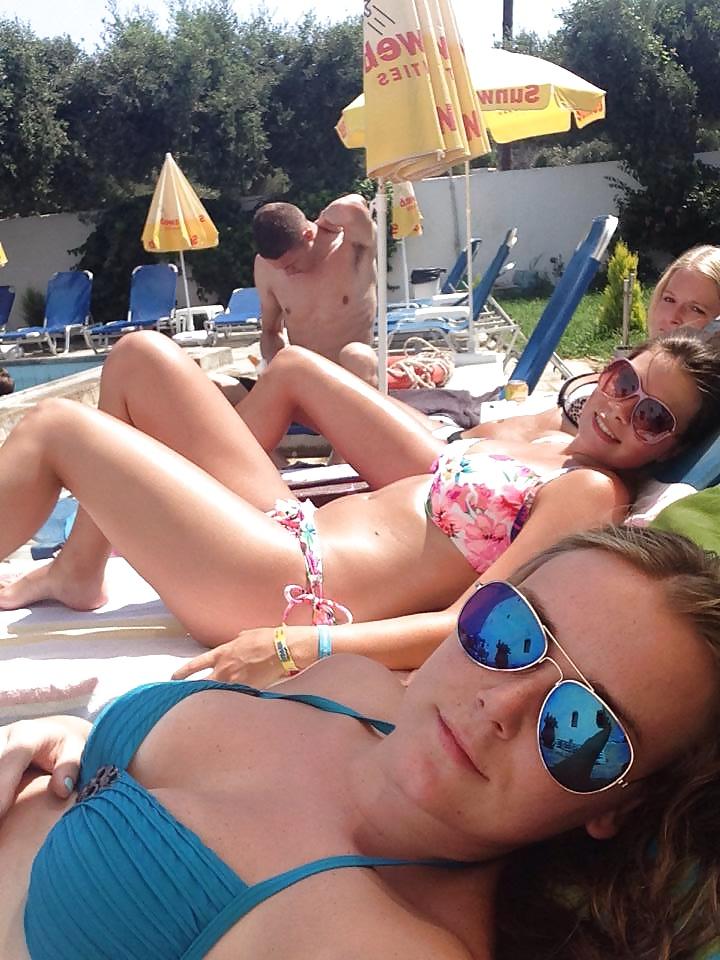 10P Holiday girls