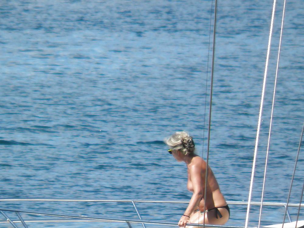 4P Topless italian granny on the boat