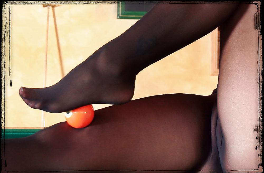 25P Girl in pantyhose playing pool
