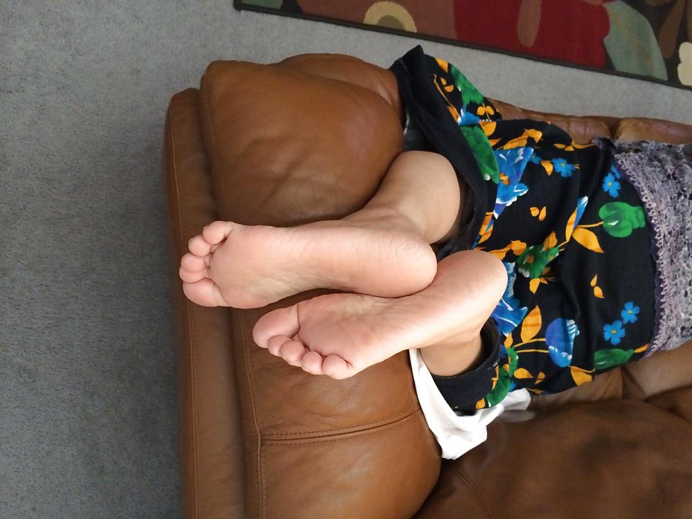 4P Candid mom couch soles reverse 