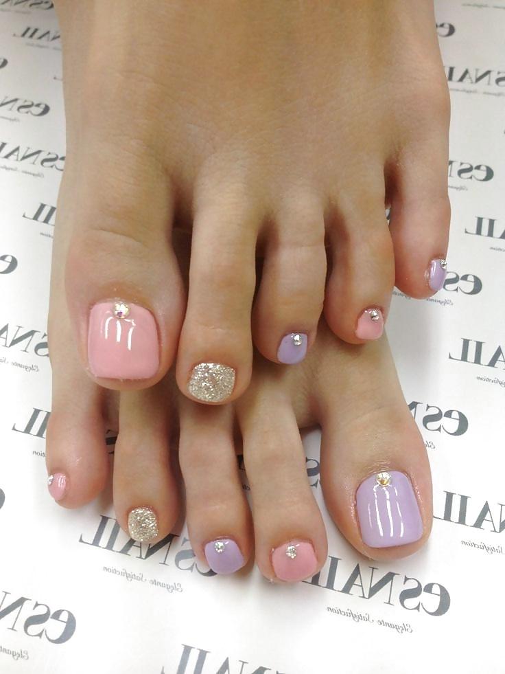 13P Painted nails - toes