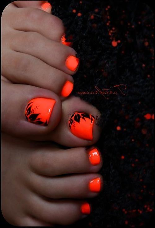 13P Painted nails - toes