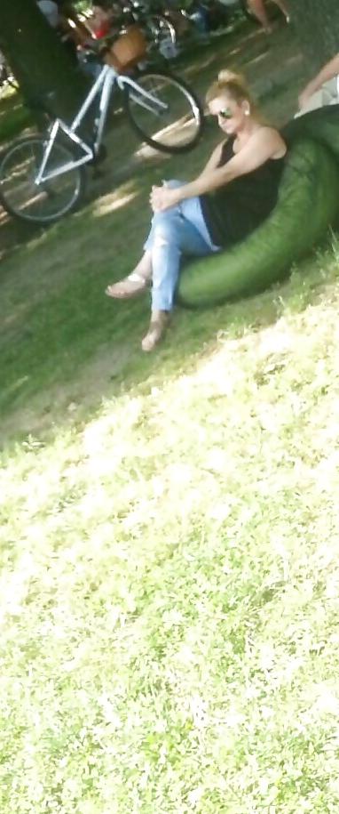 25P Spy girls in grass romanian