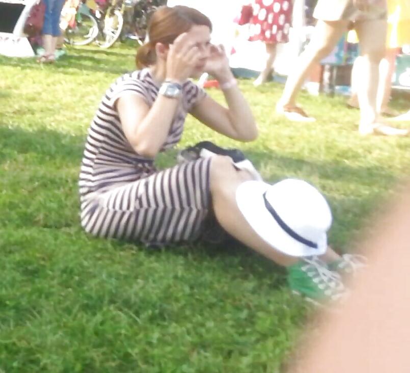 25P Spy girls in grass romanian